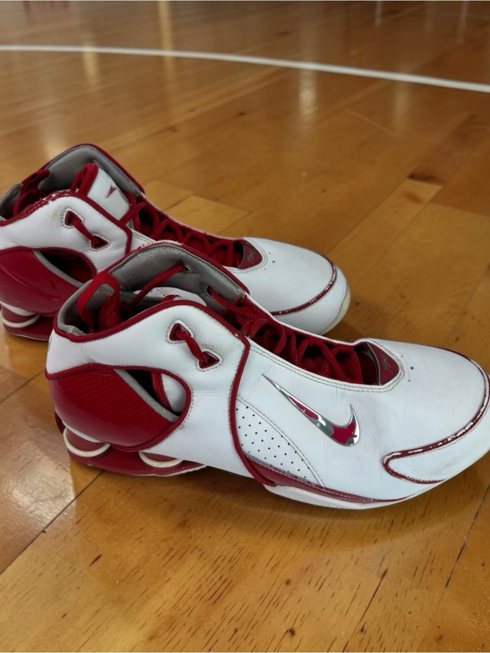 Nike Shox DT Women’s Basketball shoes Vintage White and Red High-Top Sneakers